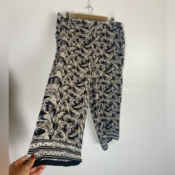 Max Studio Tropical Floral Wide Leg Crop Pants Size 2X Black Cream Pull On NWT - Picture 2 of 12